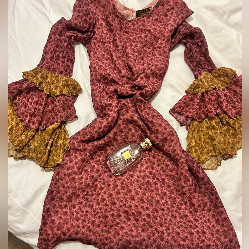 Pink and Gold Ruffled Sleeve Dress Ella Langley country concert Lainey Wilson